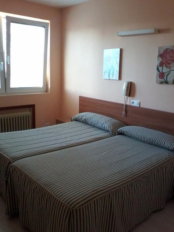 Hotel Buenos Aires Villafria ภายนอก รูปภาพ